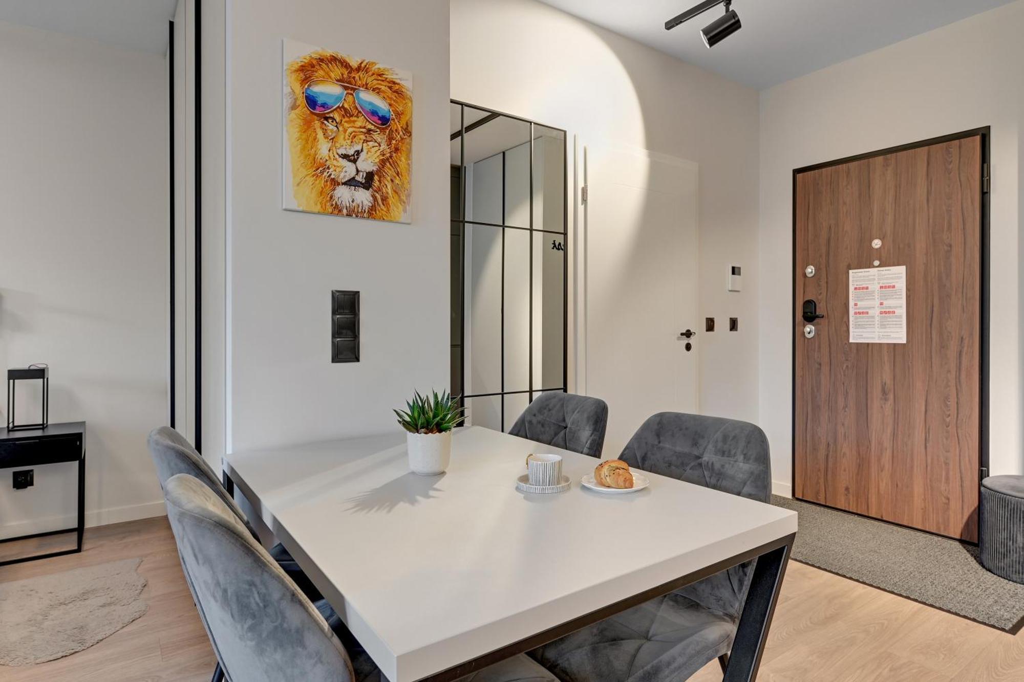 Scala City Center Premium Studios By Lion Apartments غدانسك المظهر الخارجي الصورة