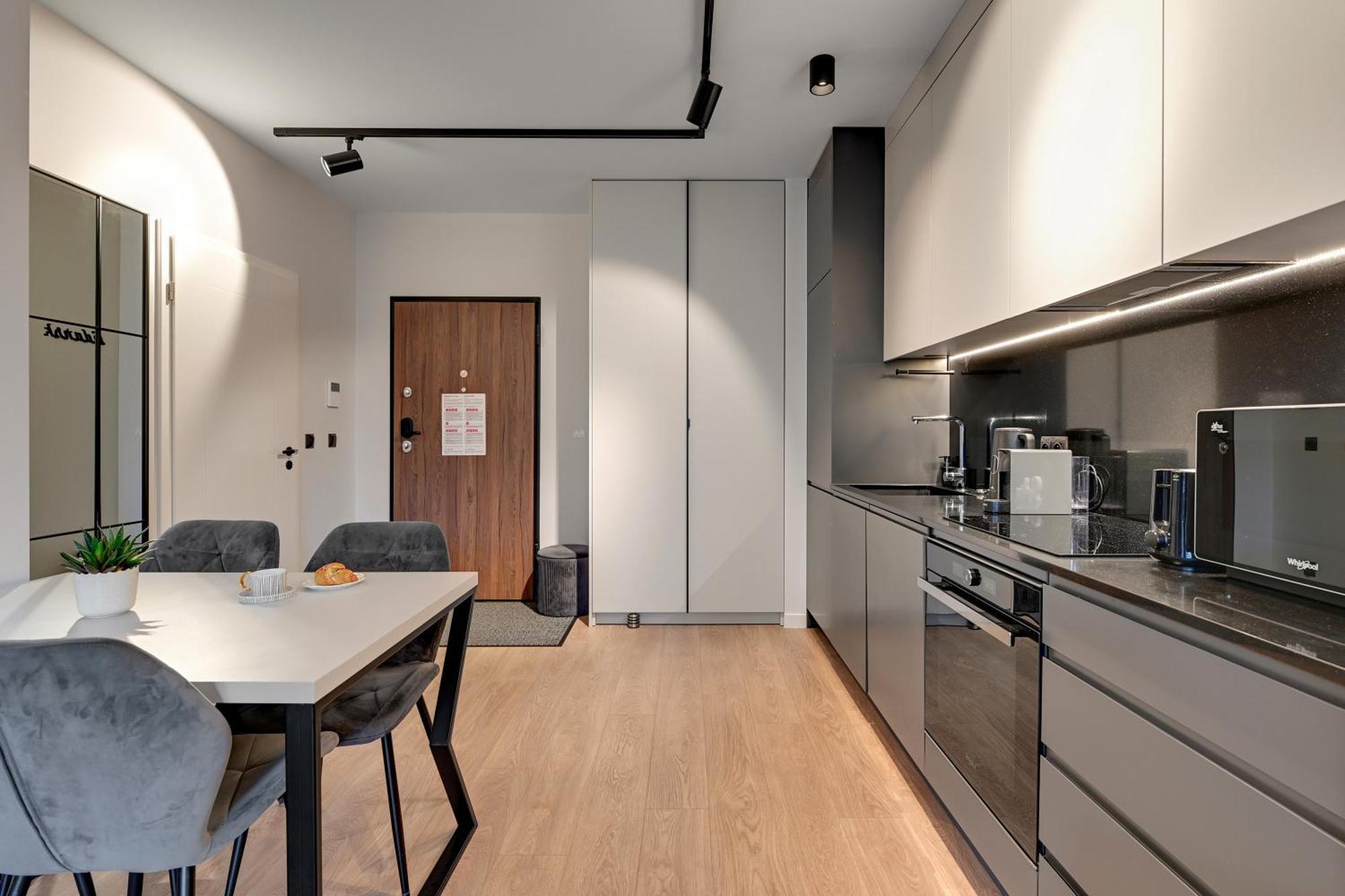 Scala City Center Premium Studios By Lion Apartments غدانسك المظهر الخارجي الصورة